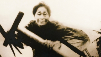 Mẹ Suốt : Người Chèo 4000 Chuyến Đò - Đưa Bộ Đội Qua Sông Nhật Lệ